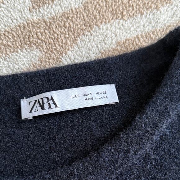 Navy Cropped Sweater - Picture 4 of 4